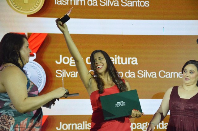 Motorista de Ônibus Revoluciona Educação e Ganha Prêmio em Feira de Santana Motorista de Ônibus Revoluciona Educação e Ganha Prêmio em Feira de Santana
