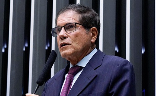 Deputado Aloca R$ 1 Milhão para Estátua Gigante na Bahia e Gera Polêmica Deputado Aloca R$ 1 Milhão para Estátua Gigante na Bahia e Gera Polêmica