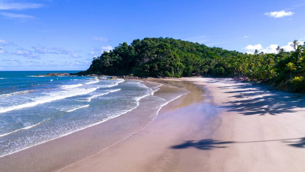 Descubra Itacaré: O Paraíso Tropical que Encanta Viajantes com Natureza, Surf e Cultura Baiana