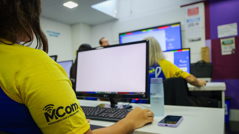 Bahia Recebe Mais de 3,2 Mil Computadores e Amplia Inclusão Digital Bahia Recebe Mais de 3,2 Mil Computadores e Amplia Inclusão Digital