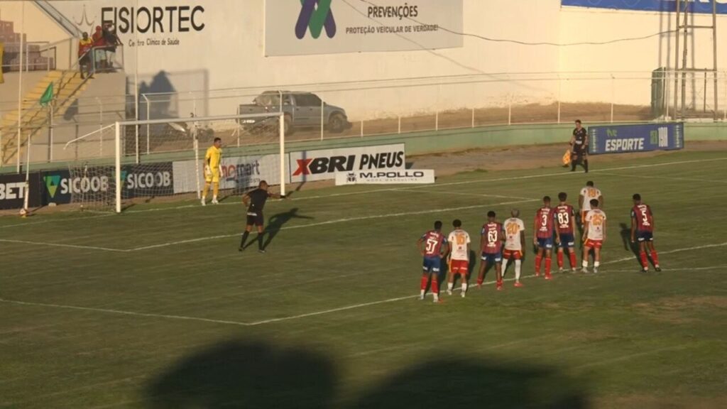 Juazeirense x Bahia: Relato de invasão de campo e queda de iluminação em súmula Juazeirense x Bahia: Relato de invasão de campo e queda de iluminação em súmula