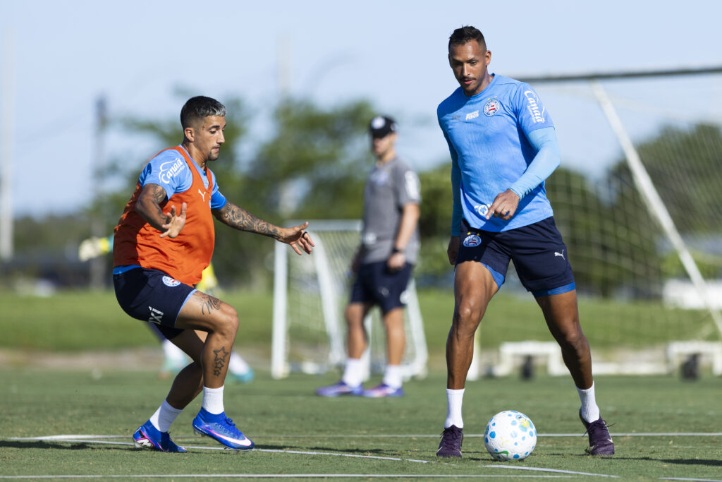 Bahia e Vitória se Enfrentam em Clássico com Incertezas sobre Éverton Ribeiro Bahia e Vitória se Enfrentam em Clássico com Incertezas sobre Éverton Ribeiro