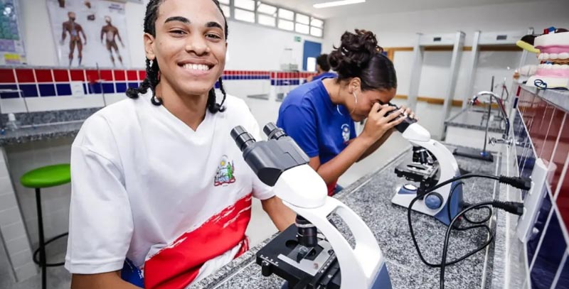 Bahia se Destaca no Ensino Integral com 140 mil Alunos Matriculados Bahia se Destaca no Ensino Integral com 140 mil Alunos Matriculados