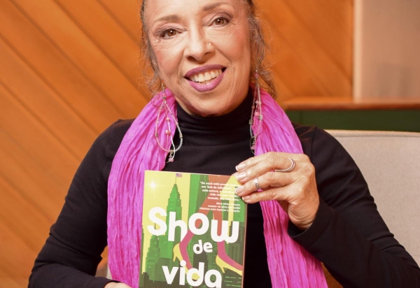 Da Superação ao Protagonismo: Maya Lygya Apresenta ‘Show de Vida’ na Bienal do Livro da Bahia Da Superação ao Protagonismo: Maya Lygya Apresenta 'Show de Vida' na Bienal do Livro da Bahia