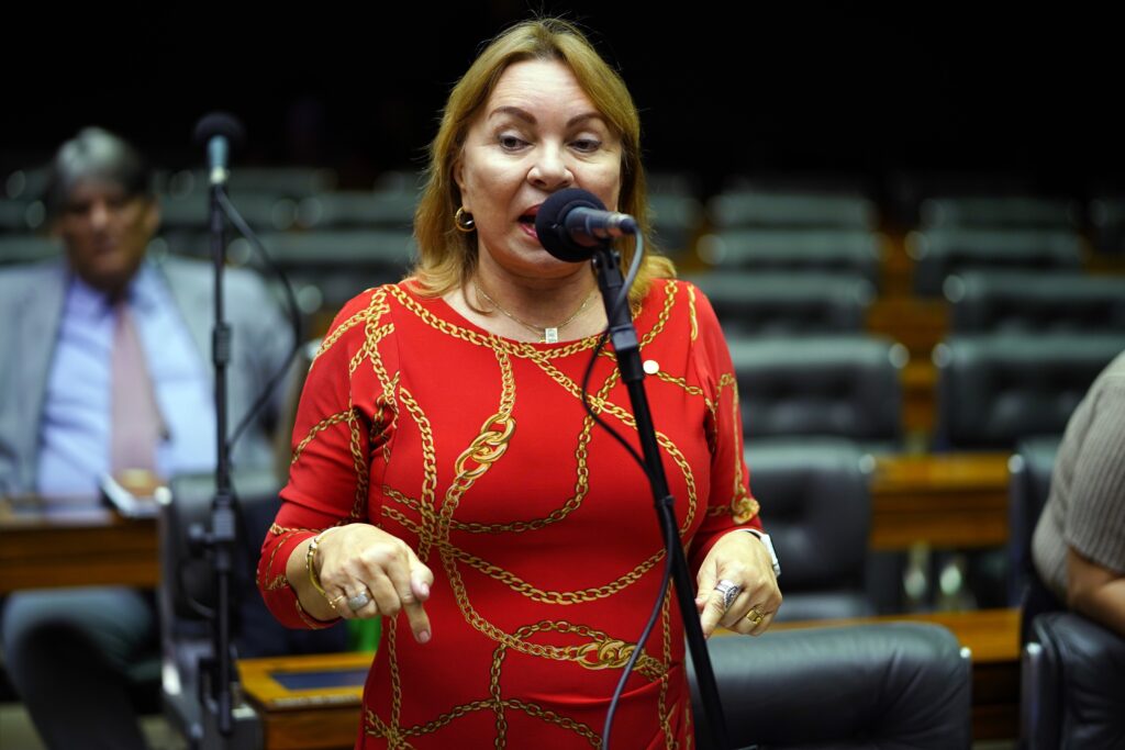 Deputada do Ceará é investigada por esquema de fraudes no INSS Deputada do Ceará é investigada por esquema de fraudes no INSS