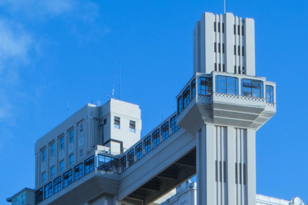 Escritor Baiano Clama por Ação da Prefeitura em Relação ao Elevador Lacerda