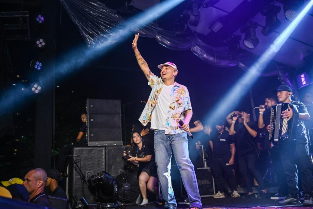 João Gomes agita Salvador com sucesso em show imperdível