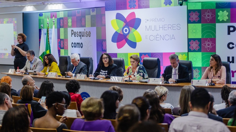 Prêmio Mulheres e Ciência: Reconhecimento à Força Feminina na Pesquisa Brasileira Prêmio Mulheres e Ciência: Reconhecimento à Força Feminina na Pesquisa Brasileira