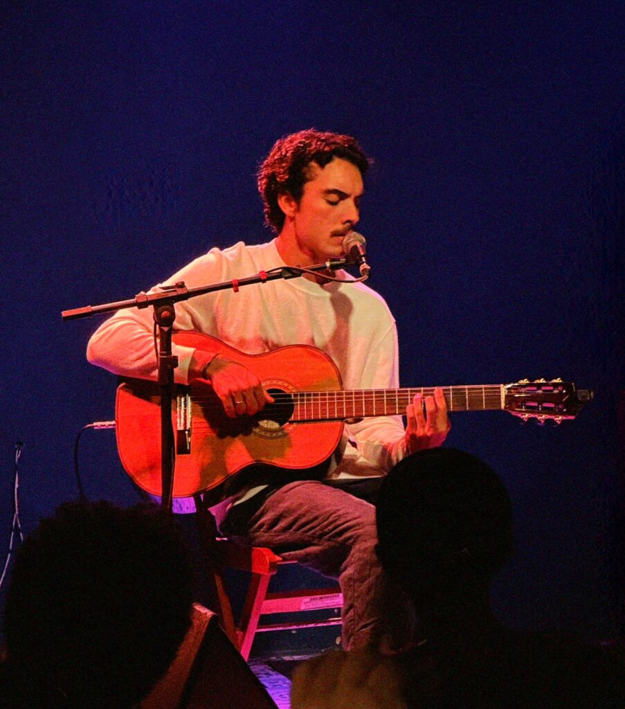 Bento Gil, Neto de Gilberto Gil, Lança Carreira Solo com Show em Salvador Bento Gil, Neto de Gilberto Gil, Lança Carreira Solo com Show em Salvador