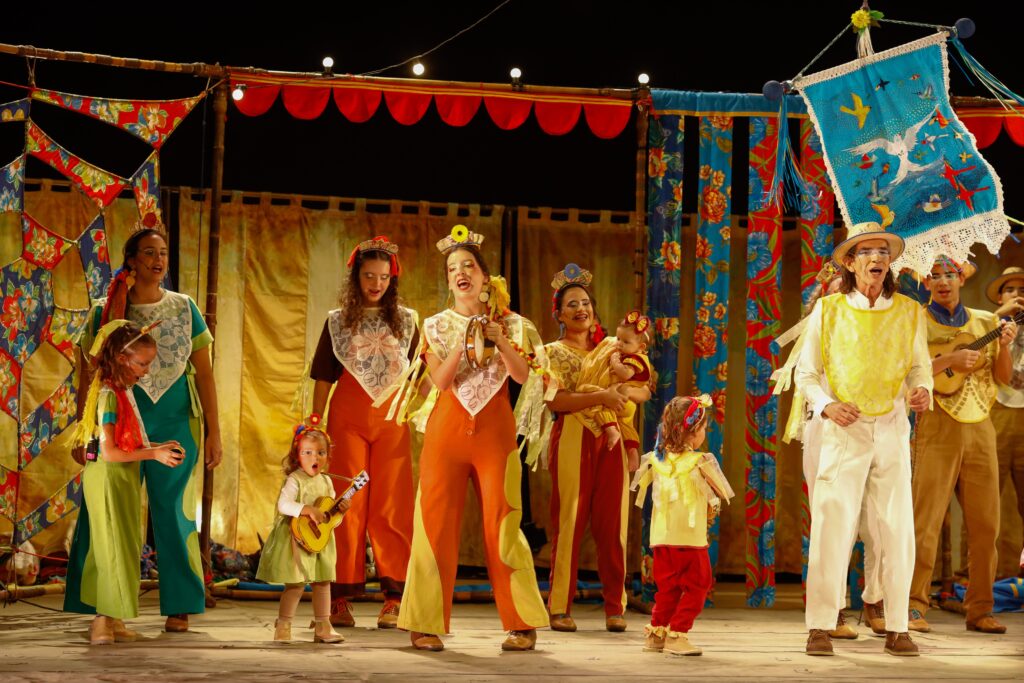 Carroça de Mamulengos: 50 Anos de Tradição e Cultura no Festival de Curitiba