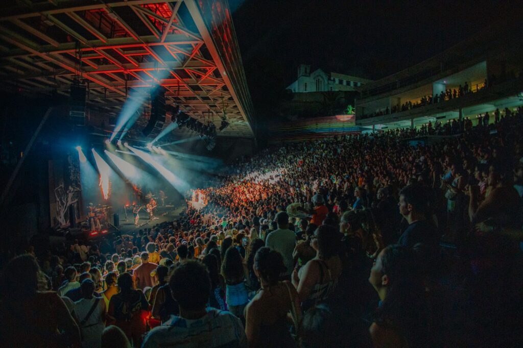 Gilsons Lança Turnê Mundial com Show Incrível em Salvador Gilsons Lança Turnê Mundial com Show Incrível em Salvador