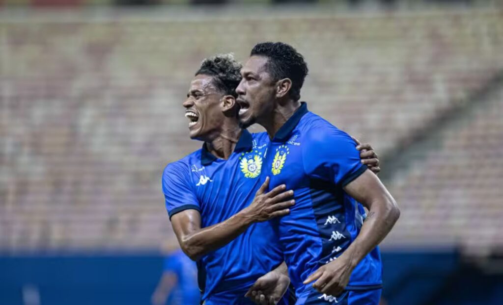 Hernane Brocador brilha em goleada histórica do Nacional-AM por 7 a 0