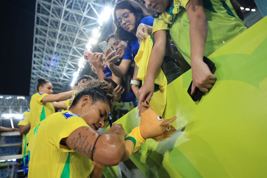 Raíssa Bahia brilha em sua estreia pela Seleção: assistência para Kerolin na vitória sobre a Coreia do Sul Raíssa Bahia brilha em sua estreia pela Seleção: assistência para Kerolin na vitória sobre a Coreia