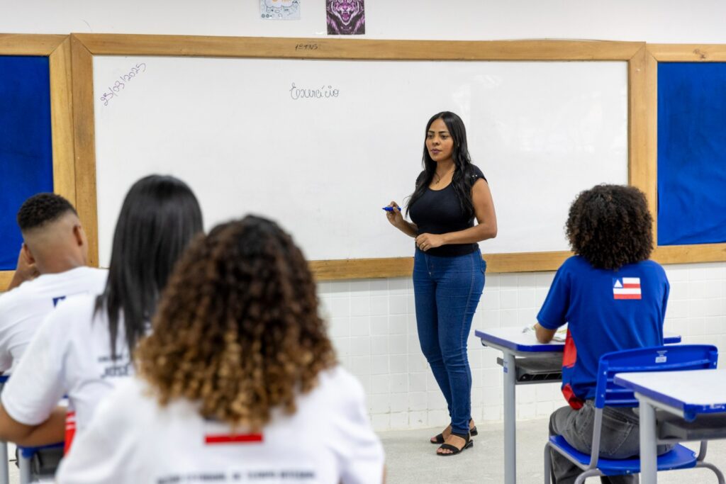 Reajuste Salarial para Professores na Bahia: Aumento de 2% Acima do Piso Nacional Reajuste Salarial para Professores na Bahia: Aumento de 2% Acima do Piso Nacional