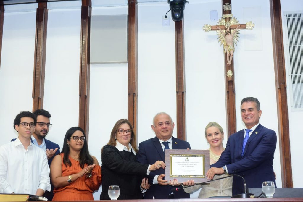 Carlos Henrique Passos: Novo Cidadão Baiano Recebe Homenagem na Assembleia Legislativa