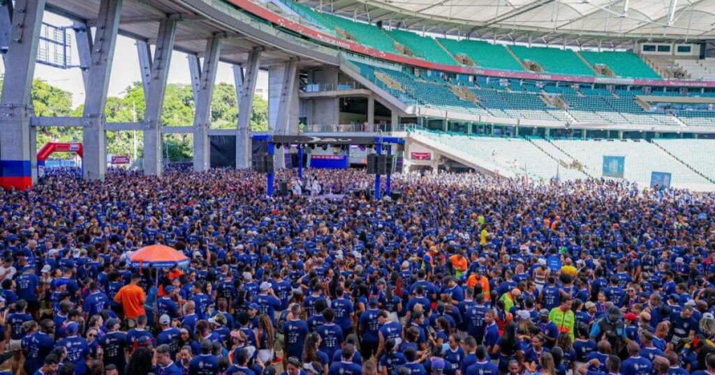 Corrida do Bahêa: Mais de 10 mil torcedores transformam Fonte Nova em festa Corrida do Bahêa: Mais de 10 mil torcedores transformam Fonte Nova em festa