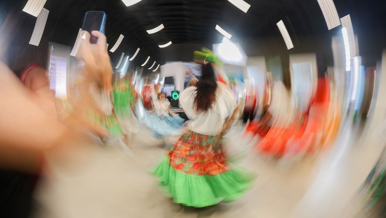 De Bois-Bumbás ao Forró: Celebrações Culturais no 10º Salão do Turismo em Fortaleza