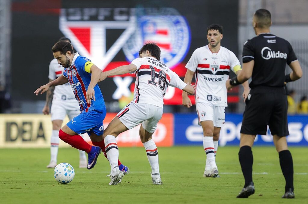 São Paulo cede empate ao Bahia nos acréscimos e frustra torcida na 14ª rodada São Paulo cede empate ao Bahia nos acréscimos e frustra torcida na 14ª rodada