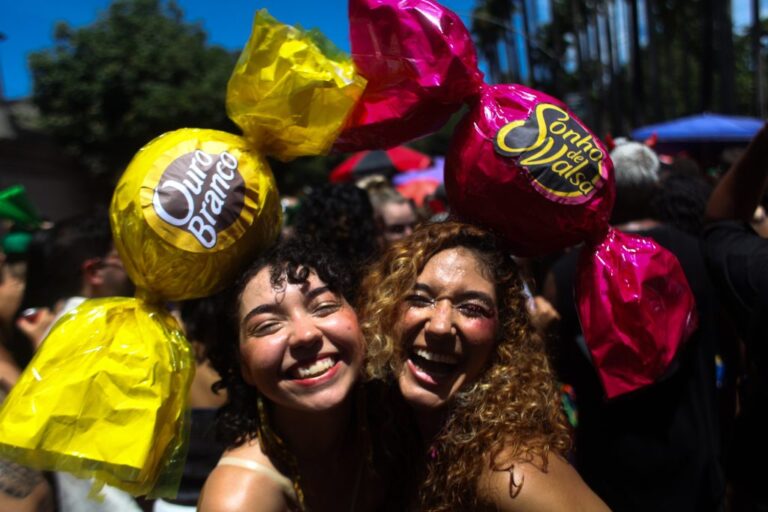 Foliões que Voam para o Rio no Carnaval: São Paulo é o Principal Ponto de Origem