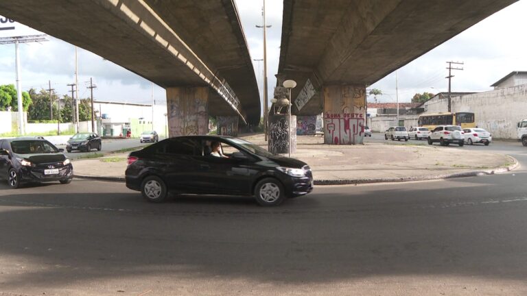 Policial Rodoviário é Atingido por Carro e Cai de Viaduto em Ação Contra Foragido Policial Rodoviário é Atingido por Carro e Cai de Viaduto em Ação Contra Foragido