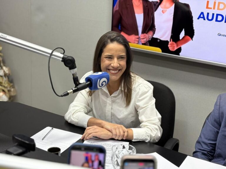 Raquel Lyra Comanda Aula Inaugural e Entrega Ambulâncias em Pernambuco Raquel Lyra Comanda Aula Inaugural e Entrega Ambulâncias em Pernambuco