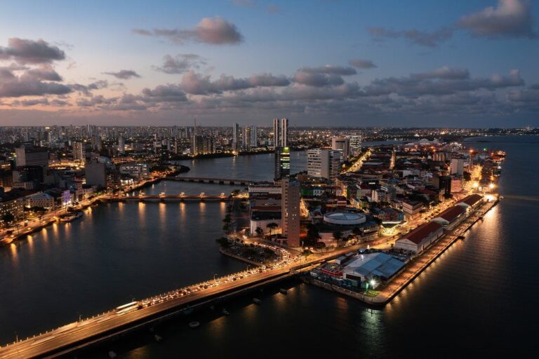 Rota Cinematográfica de 'O Agente Secreto' Promove Turismo em Recife com Apoio da Embratur