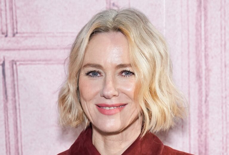 Naomi Watts Reflete Sobre Envelhecimento Natural: ‘Não Quero Lutar Para Parecer de 25 Anos’ Naomi Watts Reflete Sobre Envelhecimento Natural: 'Não Quero Lutar Para Parecer de 25 Anos'