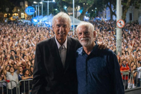 Quintas Românticas: Fernando Azevedo e Cláudio Almeida Inauguram Temporada Musical em Recife Quintas Românticas: Fernando Azevedo e Cláudio Almeida Inauguram Temporada Musical em Recife