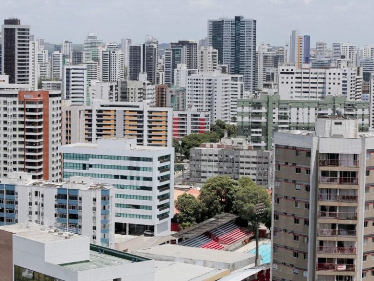 Ademi-PE Revela Perfil do Consumidor Imobiliário na RMR: Insights Valiosos para o Setor