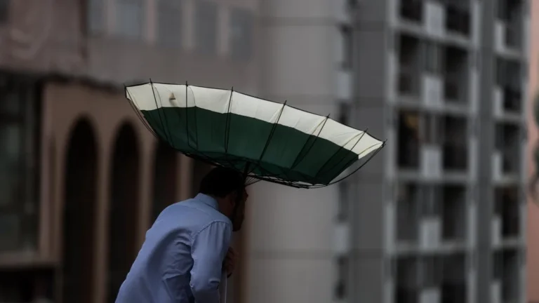 Previsão do Tempo no RS: Do Ciclone-Bomba ao Risco de Tornado