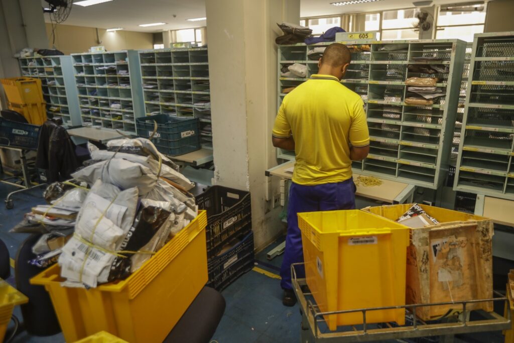 Correios Enfrentam Crise com Menor Índice de Entregas em Ano de Natal Correios Enfrentam Crise com Menor Índice de Entregas em Ano de Natal