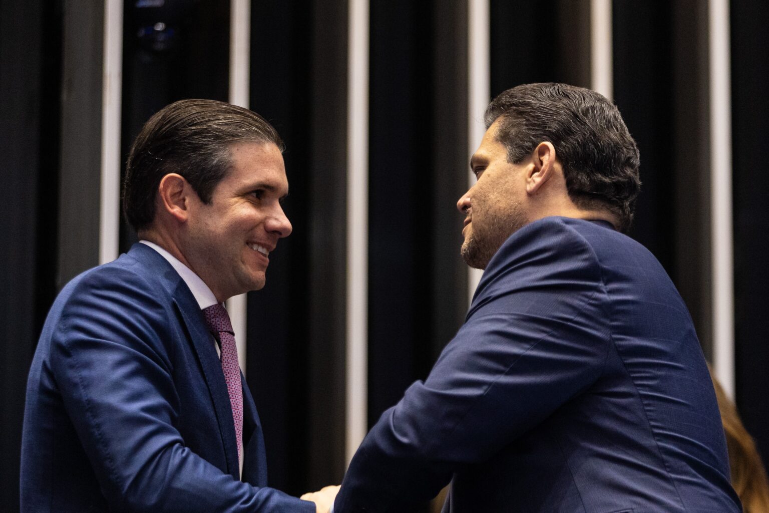 Congresso Nacional retoma trabalhos sob pressão política: prioridades incluem escala 6x1 e trabalho