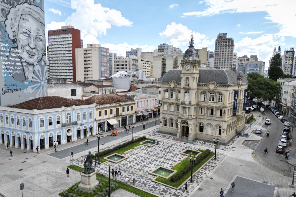 Paraná Brilha no Turismo de Arquitetura: Histórias e Culturas em Cada Esquina Paraná Brilha no Turismo de Arquitetura: Histórias e Culturas em Cada Esquina