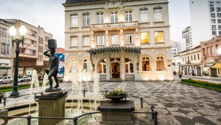 Explorando Curitiba: Visitas Mediadas no Centro Histórico Explorando Curitiba: Visitas Mediadas no Centro Histórico