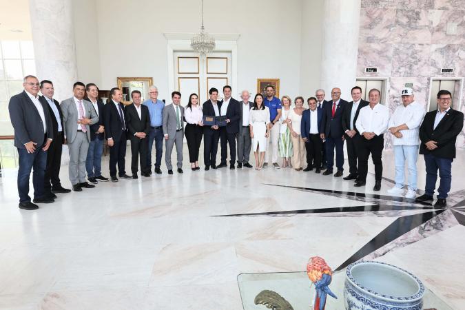 Investimentos de R$ 375 milhões visam fortalecer cadeia de alimentos no Paraná Investimentos de R$ 375 milhões visam fortalecer cadeia de alimentos no Paraná
