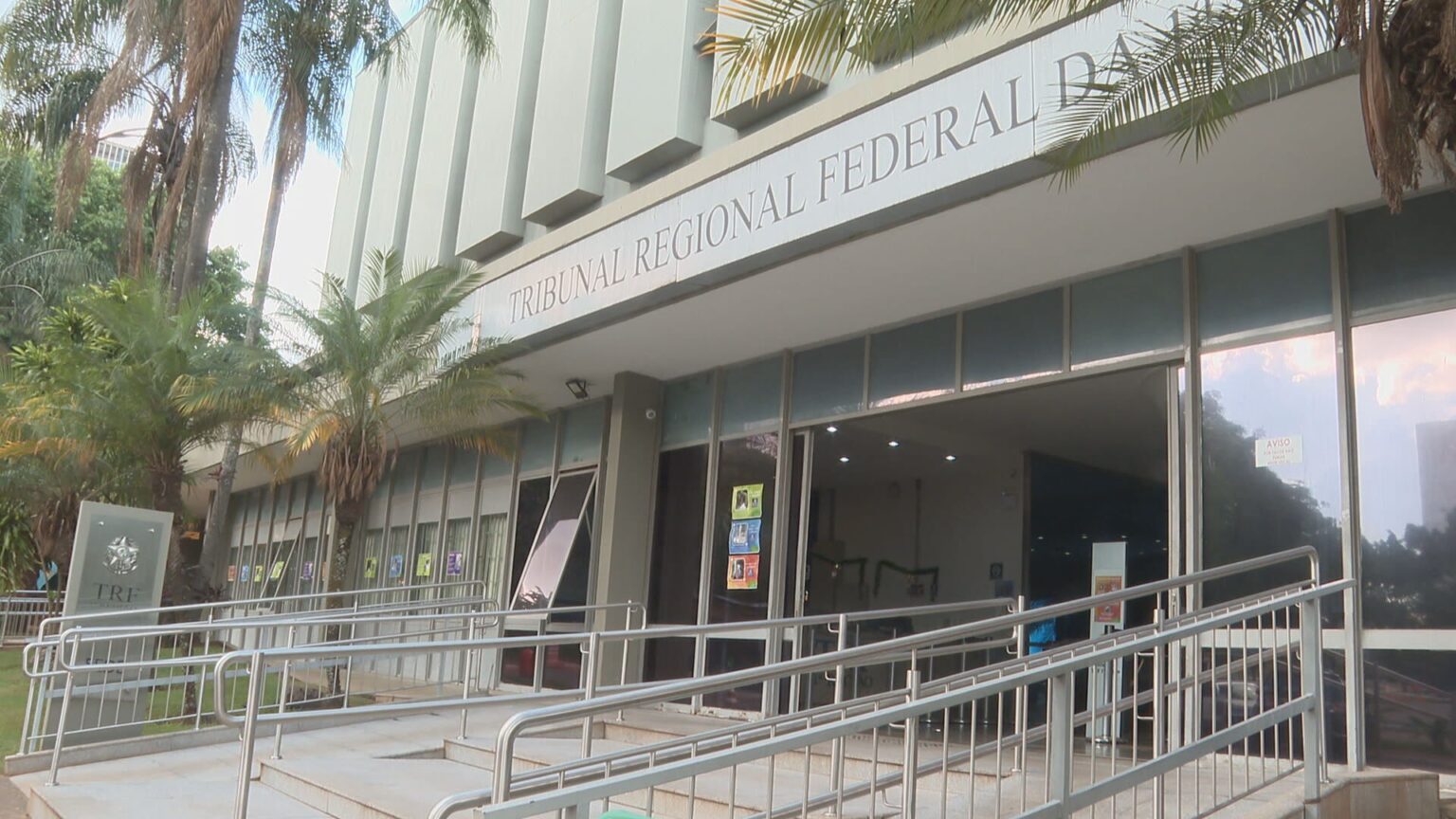 PF Investiga Irregularidades em Precatórios e Ligações com Fundos de Investimento