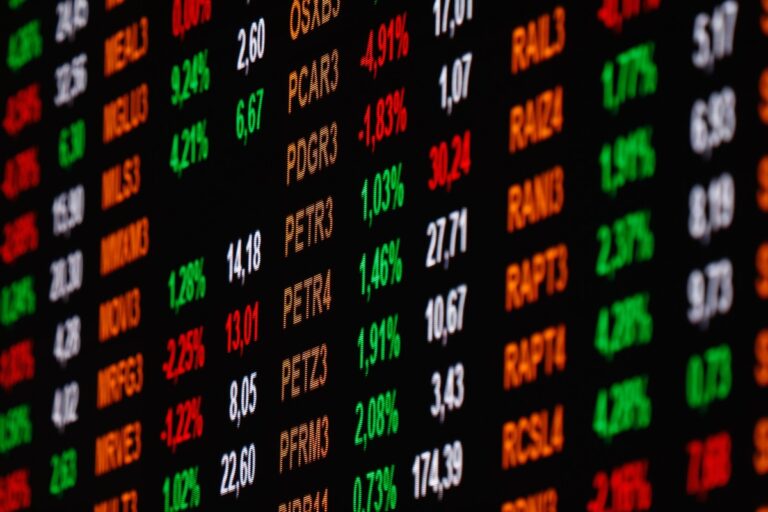 Bolsa em Queda e Dólar Estável: Análise do Mercado Financeiro Imagem do artigo