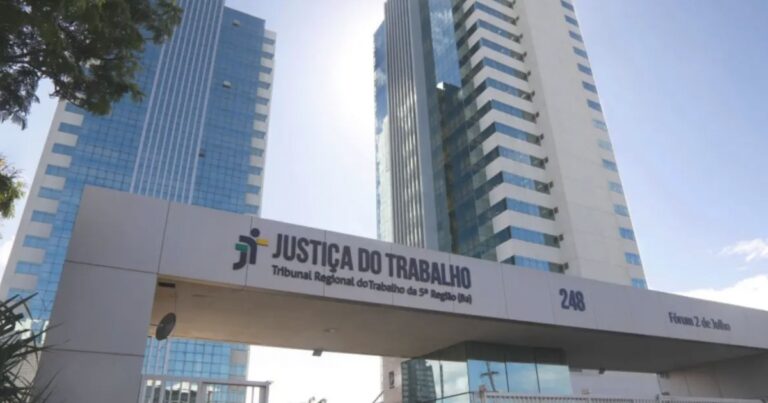 Auxiliar de Saúde Bucal Recebe Indenização por Dano Moral: O Caso na Bahia Auxiliar de Saúde Bucal Recebe Indenização por Dano Moral: O Caso na Bahia