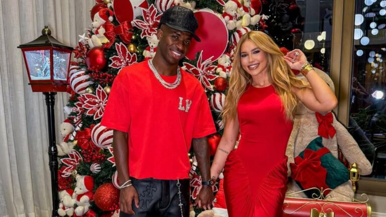 Virginia e Vinícius Jr. Impressionam com Looks Avaliados em Mais de R$ 700 mil em Festas de Natal Virginia e Vinícius Jr. Impressionam com Looks Avaliados em Mais de R$ 700 mil em Festas de Natal