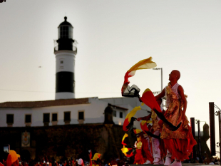 Bruno Monteiro Destaca Pôr do Sol no Início do Ano na Barra: Uma Celebração Cultural Bruno Monteiro Destaca Pôr do Sol no Início do Ano na Barra: Uma Celebração Cultural