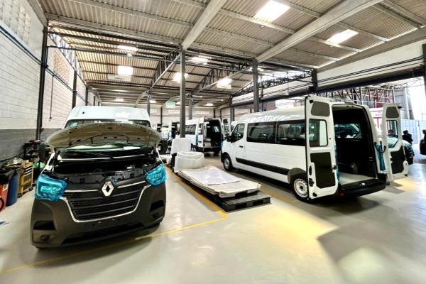 Bahia se Destaca na Produção de Ambulâncias e Gera 250 Empregos Bahia se Destaca na Produção de Ambulâncias e Gera 250 Empregos