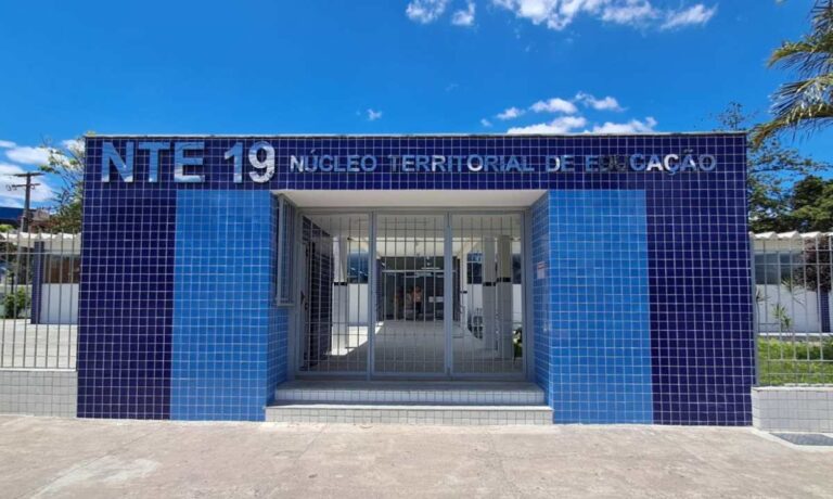 Escolas Estaduais de Feira de Santana Preparadas para o Ano Letivo Escolas Estaduais de Feira de Santana Preparadas para o Ano Letivo