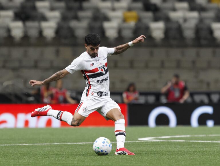 Cauly, emprestado pelo Bahia, busca se firmar como titular no São Paulo Cauly, emprestado pelo Bahia, busca se firmar como titular no São Paulo