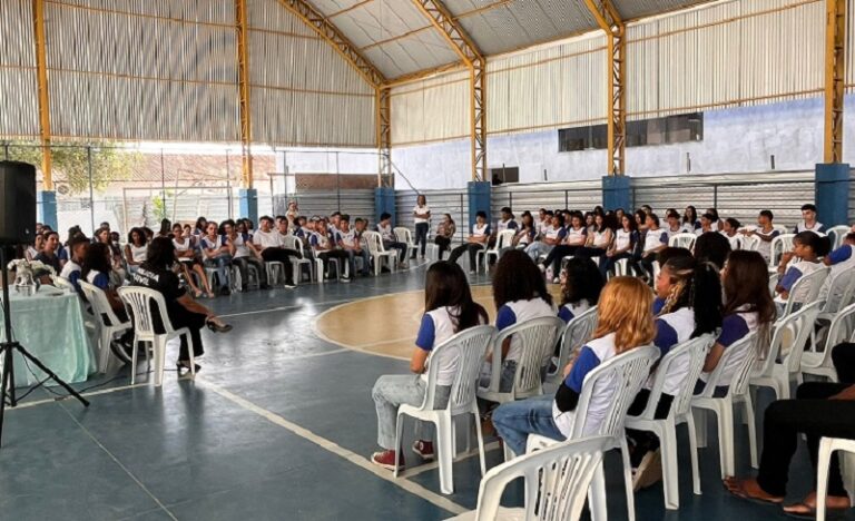 Educação que Transforma: DEAM Promove Debate sobre Feminicídio e Violência Doméstica em Teixeira de Freitas Educação que Transforma: DEAM Promove Debate sobre Feminicídio e Violência Doméstica em Teixeira de