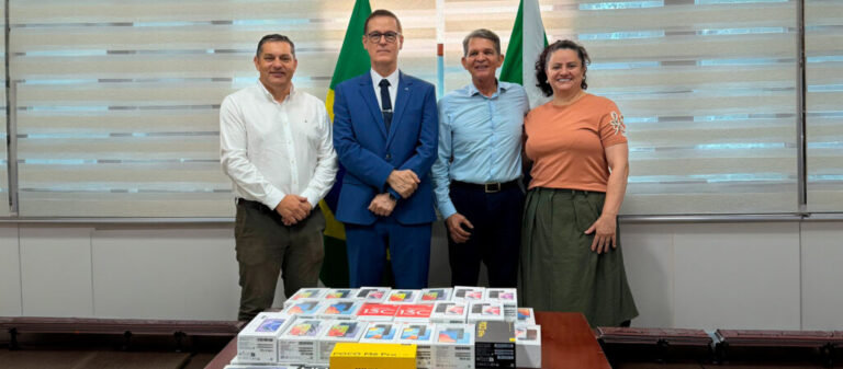 Receita Federal Entrega Celulares à Educação e Fortalece Rede Municipal de Ensino