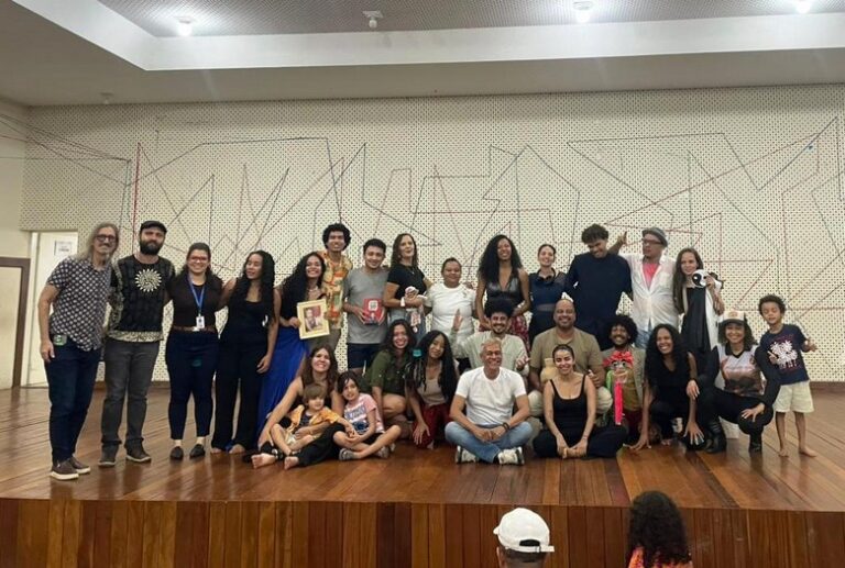 Celebração Cultural: Mostra 'Um Fio de Nós' Conclui Programa de Qualificação em Artes em Barreiras