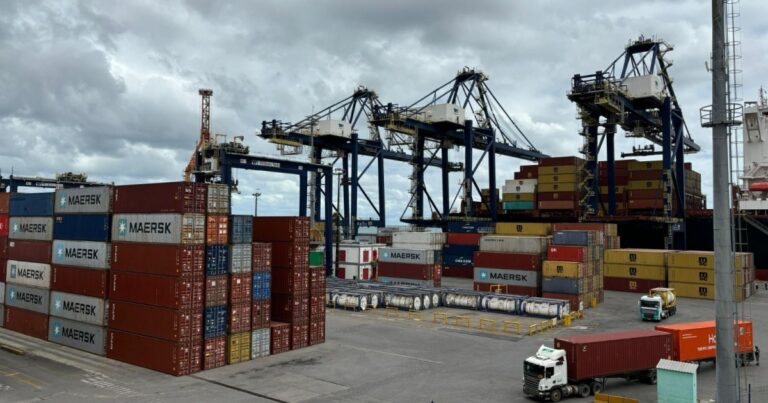 Exportações da Bahia Caem 13,5% em Abril Devido a Sazonalidade e Paradas na Indústria Exportações da Bahia Caem 13,5% em Abril Devido a Sazonalidade e Paradas na Indústria