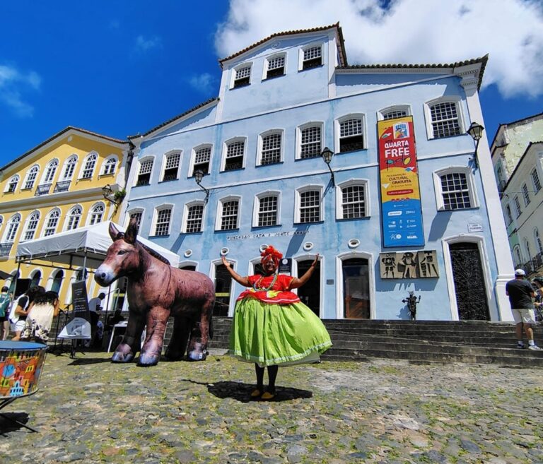 Jumento Inflável no Pelourinho: Arte e Mobilização em Salvador