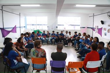 Maio Antirracista: Encontro Literário e Estímulo à Leitura no Colégio Estadual Clarice Santiago dos Santos Maio Antirracista: Encontro Literário e Estímulo à Leitura no Colégio Estadual Clarice Santiago dos