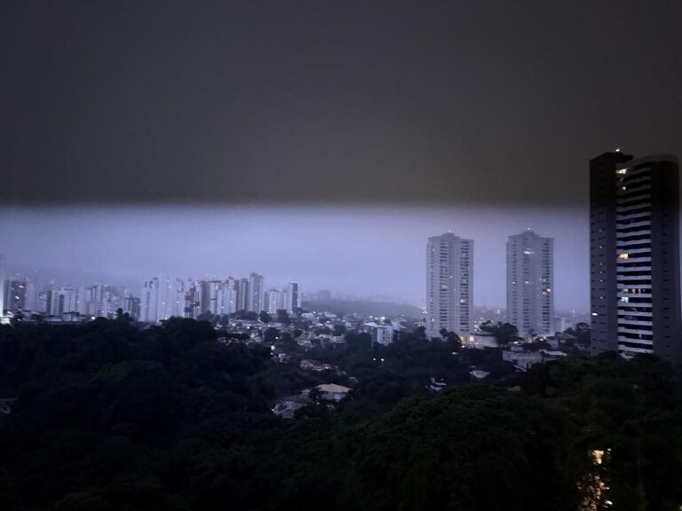Proteja Seus Aparelhos: Dicas para Preservar Eletrônicos Durante Tempestades